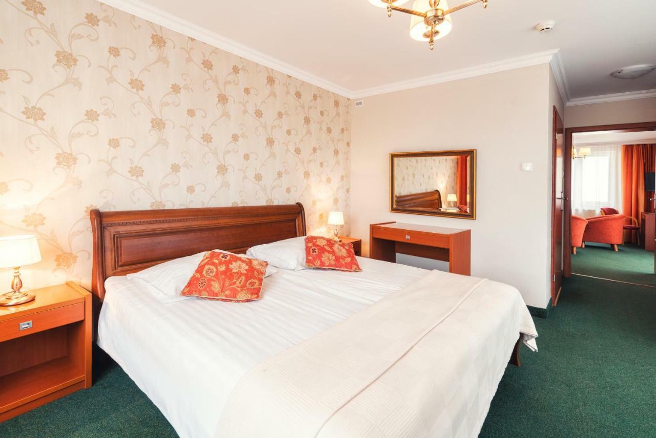 Hotel Albatros Serwy エクステリア 写真